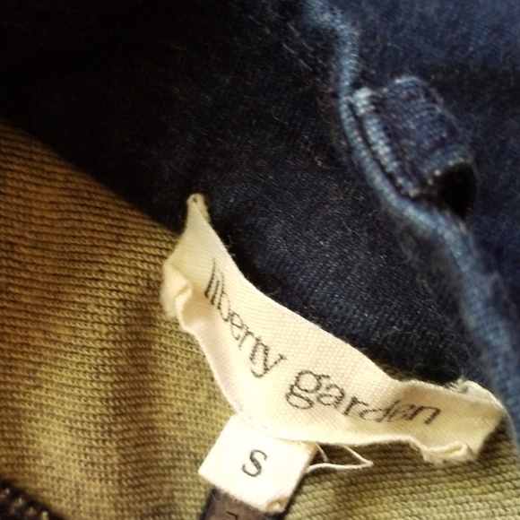 Size small - Picture 9 of 10